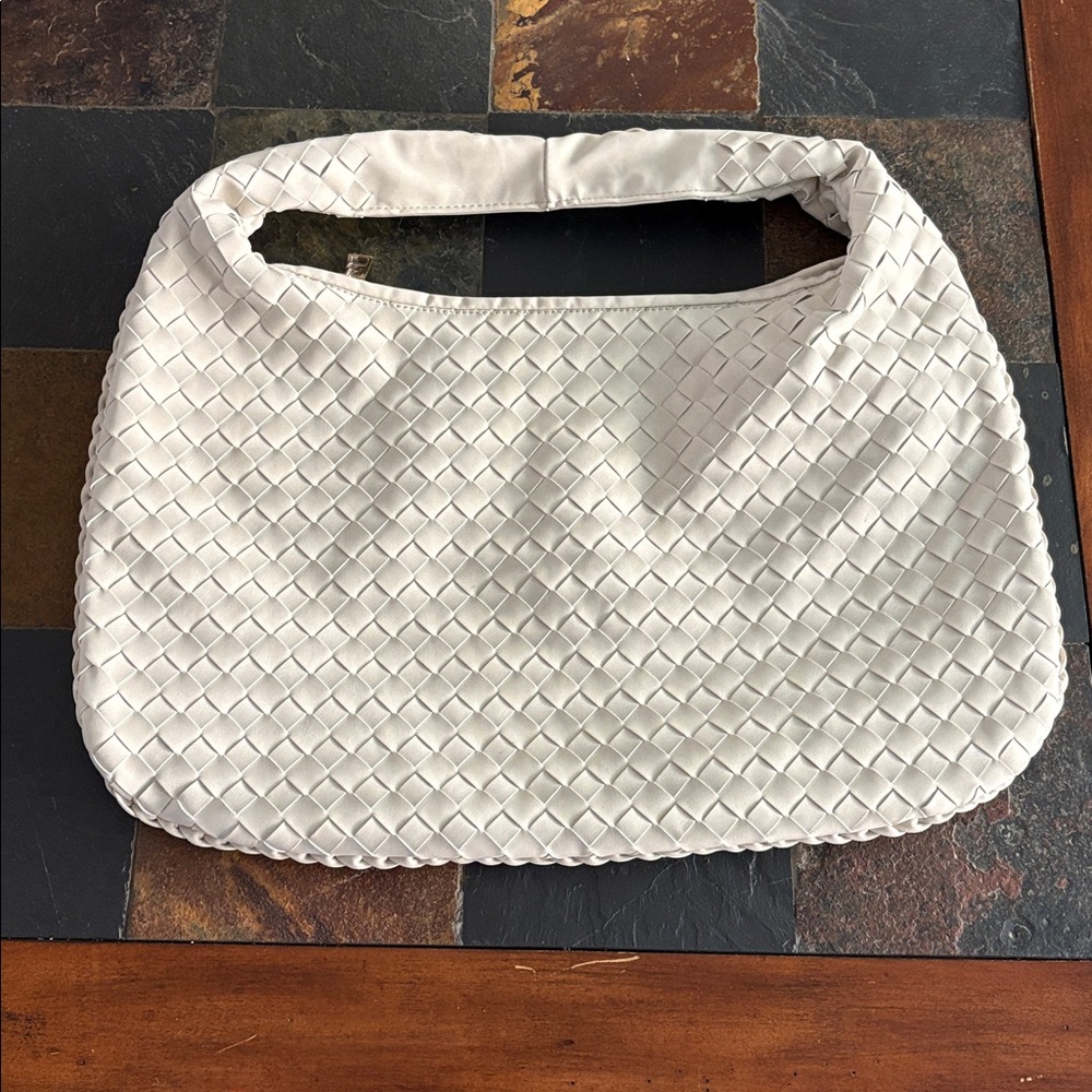 NEW! Urban Expressions Woven Hobo Bag. Off White.